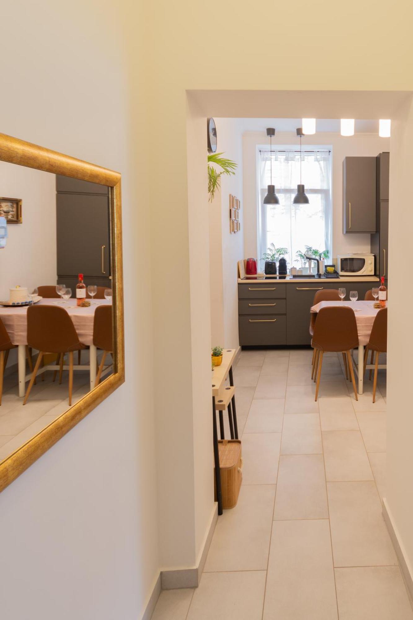 Quiet Rooms In The Bustling City Center بودابست المظهر الخارجي الصورة